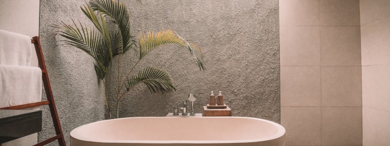 8 kleine badkamer ideeën om een ruimte optimaal te benutten afbeelding